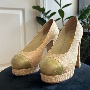 Chanel pumps - used in good condition - new sole protector